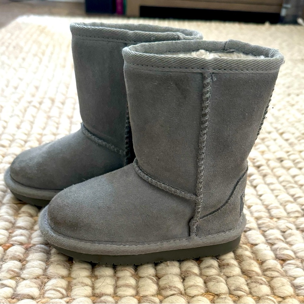 Kookaburra by UGG Short Light Gray Boots Size US 6